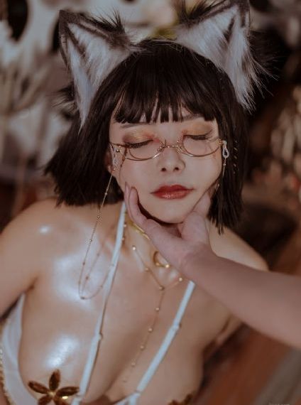 丰满迷人的老师少妇电影