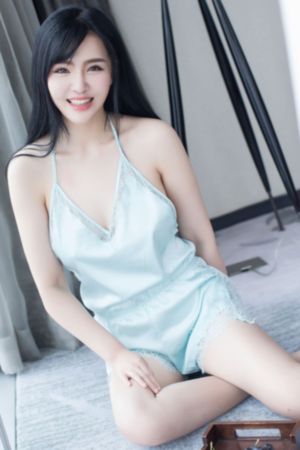 美女和老师拔萝卜