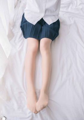 她扒下内裤让我爽了一夜动漫
