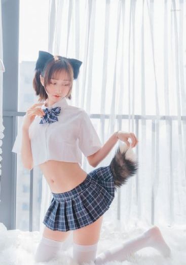 年轻漂亮的女邻居2