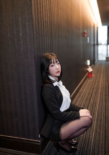 天降女子从二楼掉下来了人物樱花