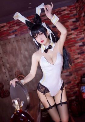 主动打开腿惩罚调教虐乳的视频